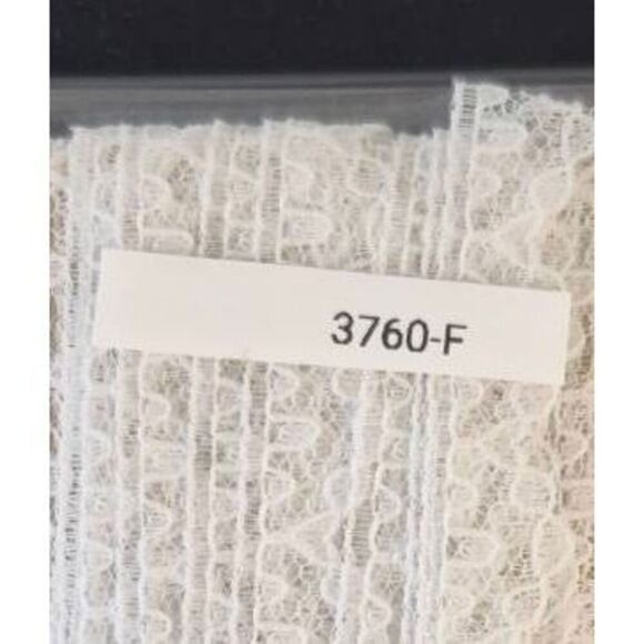 Lace, Vintage White Scalloped Edging 1/2" wide x  6 yds - Picture 3 of 3